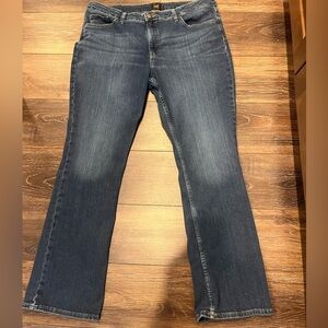 Lee Women's bootcut medium wash blue denim jeans 18L